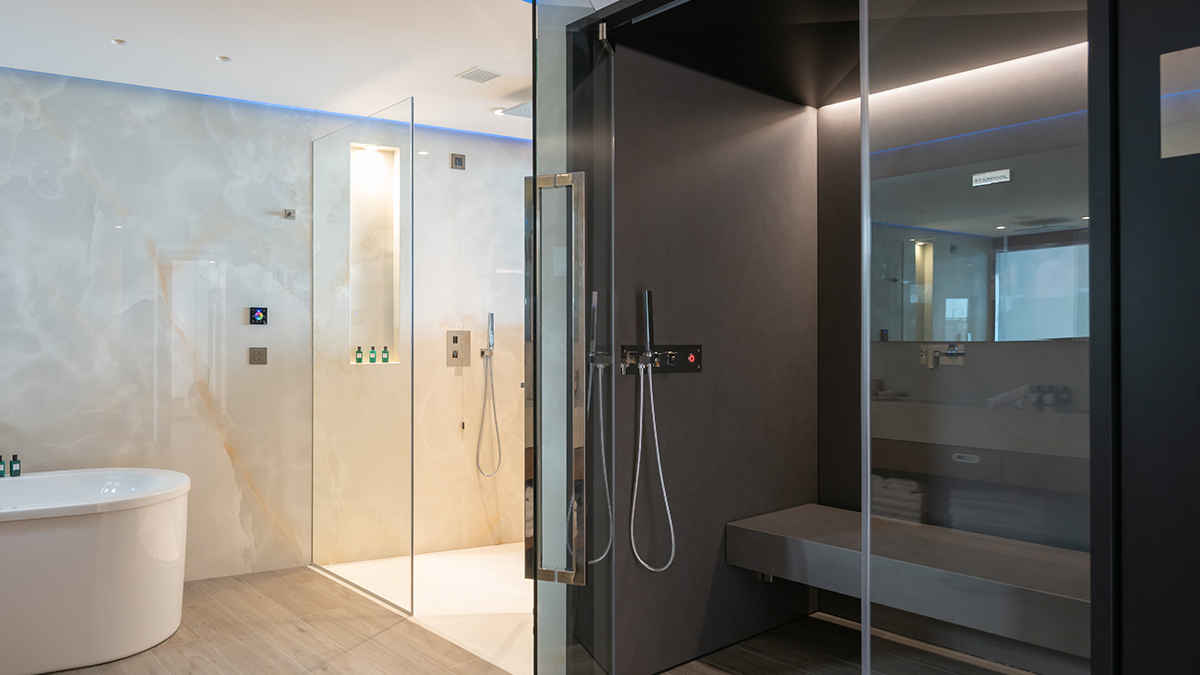 Honeymoon Suite Sea View with Private Heated Pool, SoulSauna and Gym
